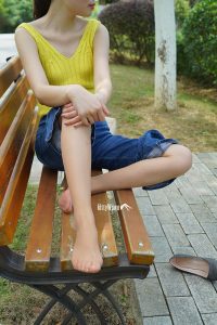 【在线看】袜小喵 KT051《长裤里的秘密》-浔一演示站