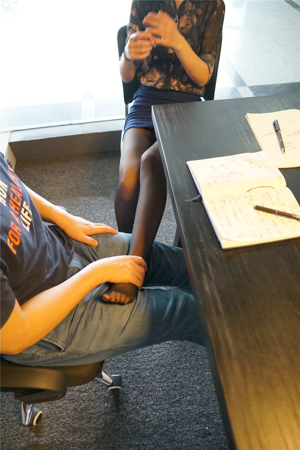 【在线看】袜小喵 KT041《丝滑总监（上）》-浔一演示站