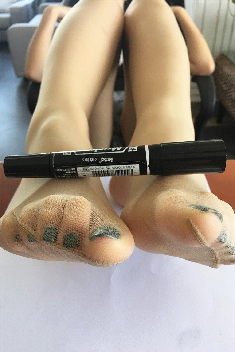 【在线看】袜小喵 KT002《玩物：马克笔》-浔一演示站