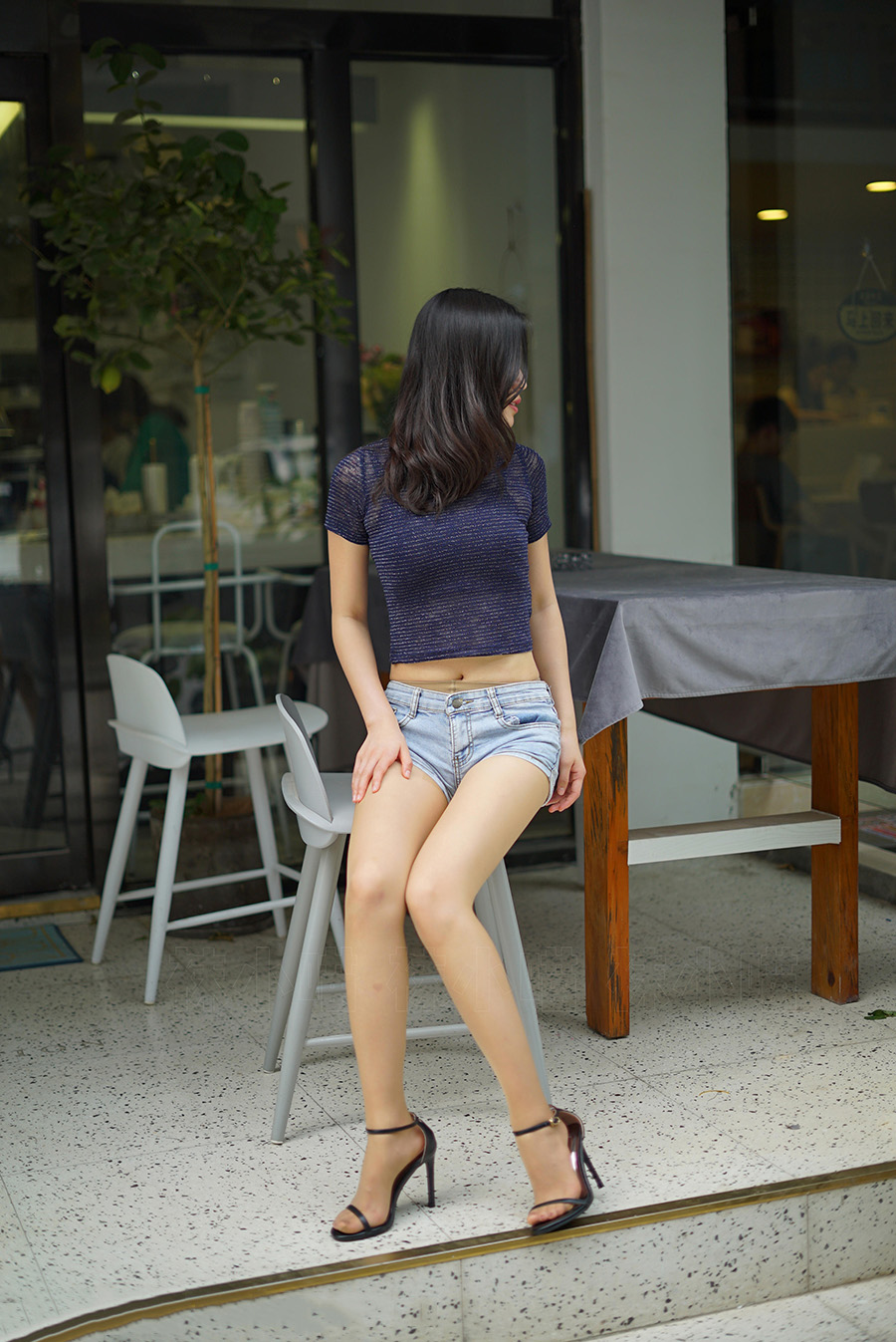 【在线看】袜小喵 KT100《热裤露脐装》-浔一演示站